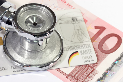 Gesundheitspolitik - Geld und Krankenkassenkarte